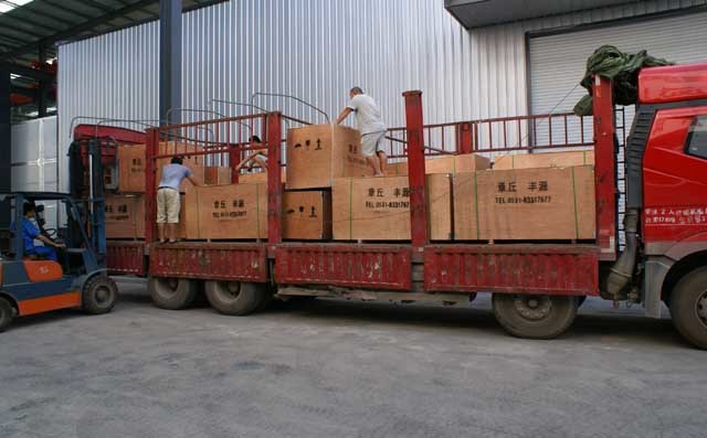 豐源機械三葉羅茨風機裝箱完畢,裝車發(fā)貨 豐源機械三葉羅茨風機裝箱完畢,裝車發(fā)貨