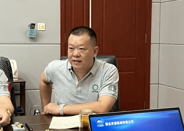 2023年10月6日，章丘豐源機械組織優(yōu)秀業(yè)務(wù)代表開展十一銷售座談會。本次會議與以往不同，更多的是分享，是學(xué)習(xí)。