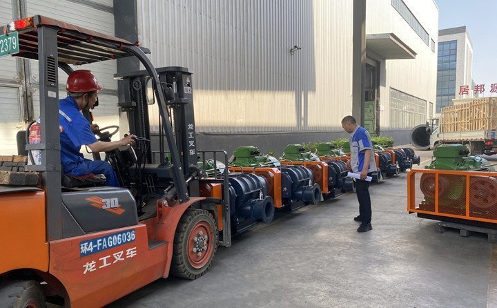 三葉羅茨鼓風(fēng)機(jī) 三葉羅茨鼓風(fēng)機(jī)